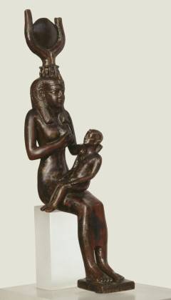 Statue représentant Isis donnant le sein à son fils, Horus