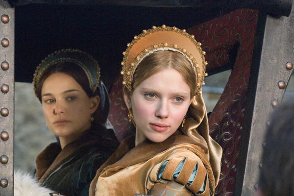 Natalie Portman (Anne Boleyn) et Scarlett Johansson (Mary Boleyn)