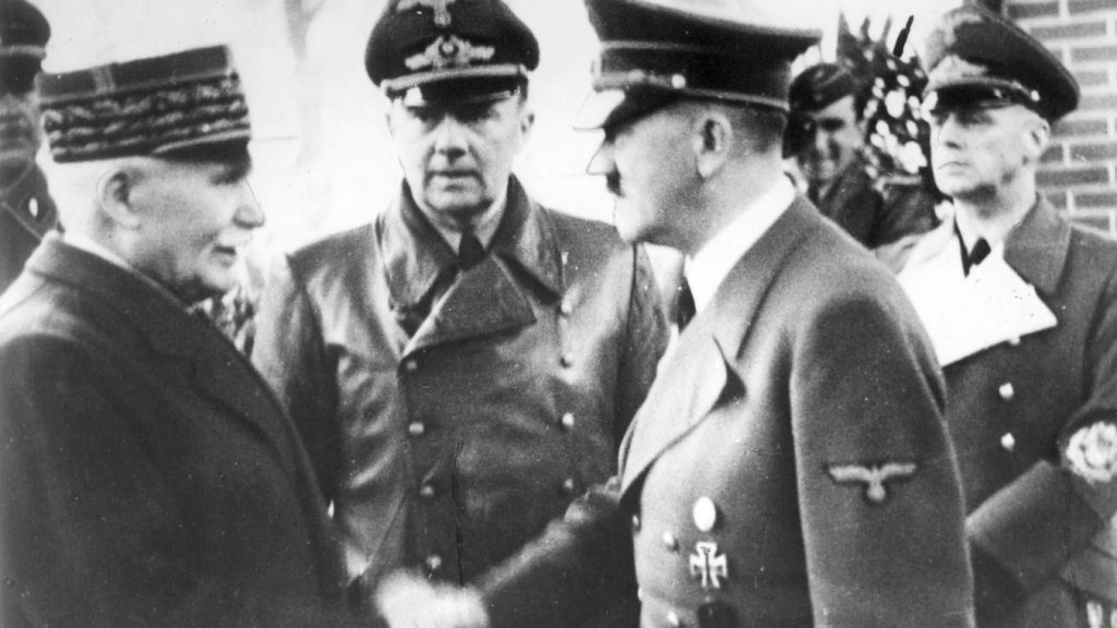 La poignée de main entre Pétain et Hitler, le 24 octobre 1940, à Montoire